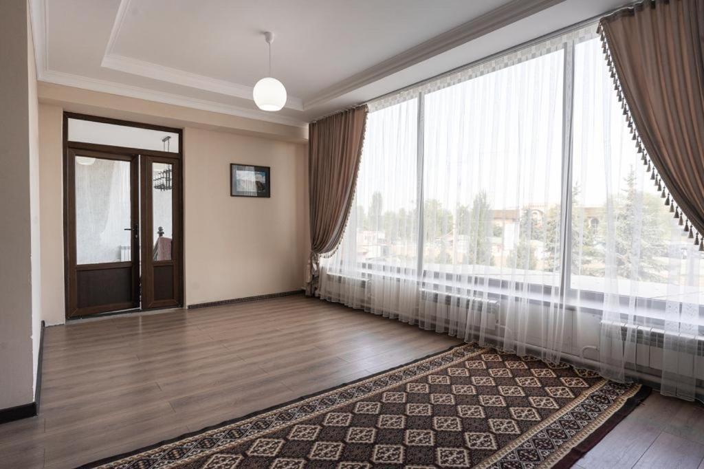 Muras Hotel Karakol Exteriör bild