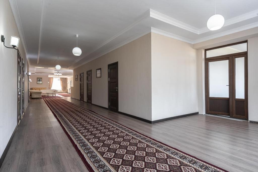 Muras Hotel Karakol Exteriör bild