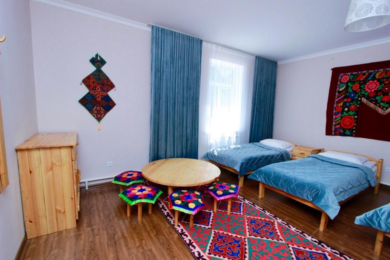 Muras Hotel Karakol Exteriör bild