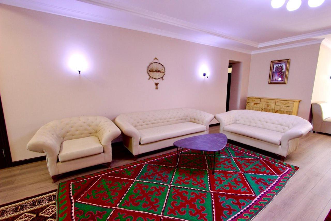 Muras Hotel Karakol Exteriör bild