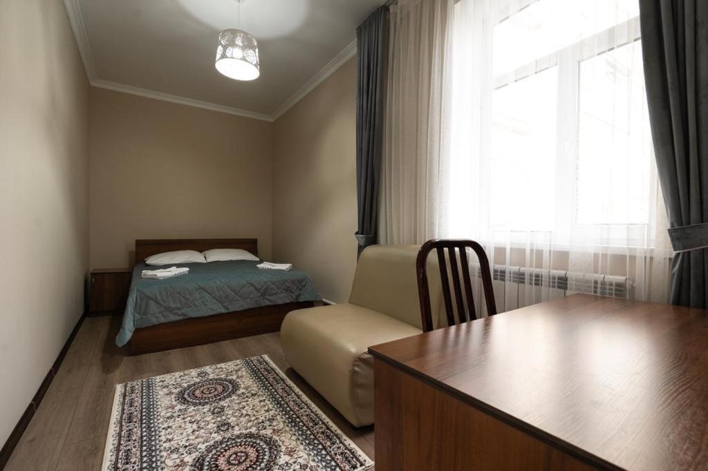 Muras Hotel Karakol Exteriör bild