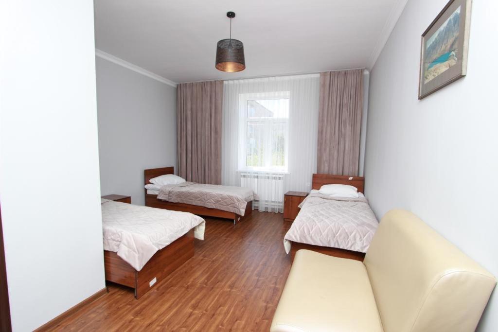 Muras Hotel Karakol Exteriör bild
