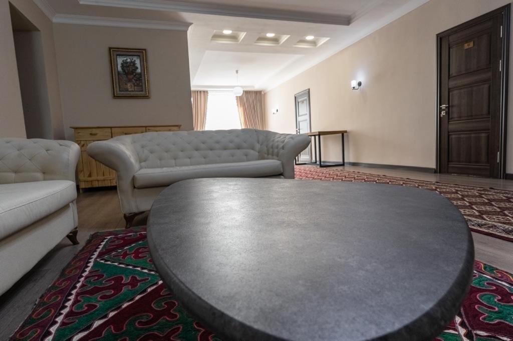Muras Hotel Karakol Exteriör bild