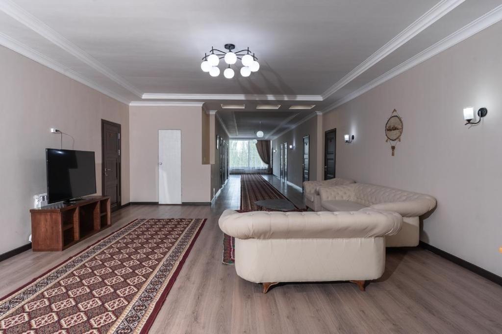 Muras Hotel Karakol Exteriör bild