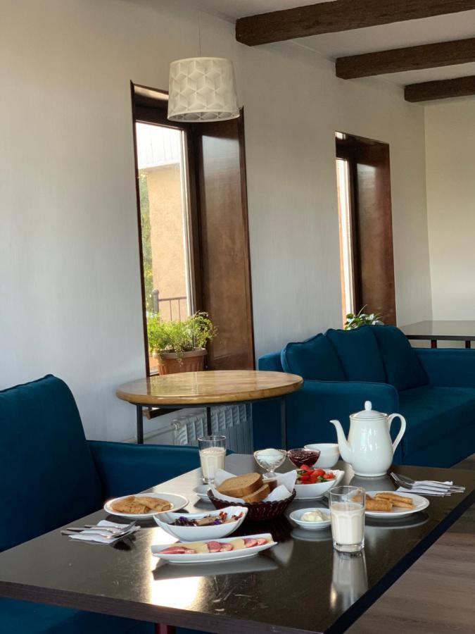 Muras Hotel Karakol Exteriör bild