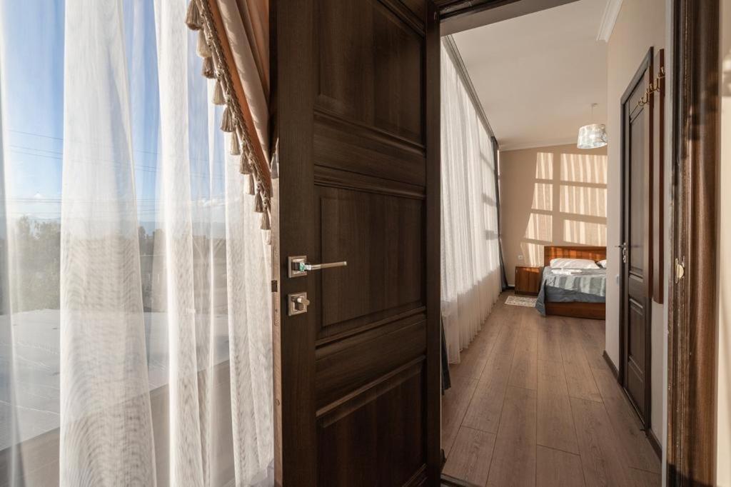Muras Hotel Karakol Exteriör bild